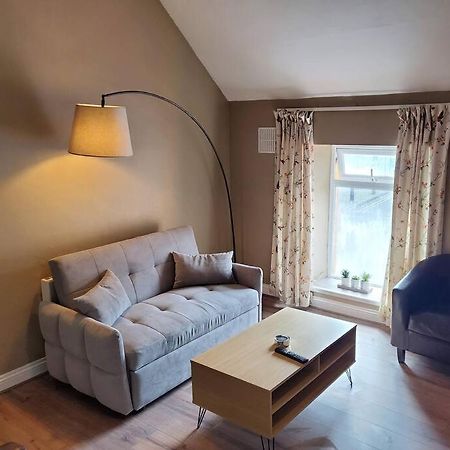 Apt. 2 - Town Centre Apartment Bagenalstown Bagian luar foto